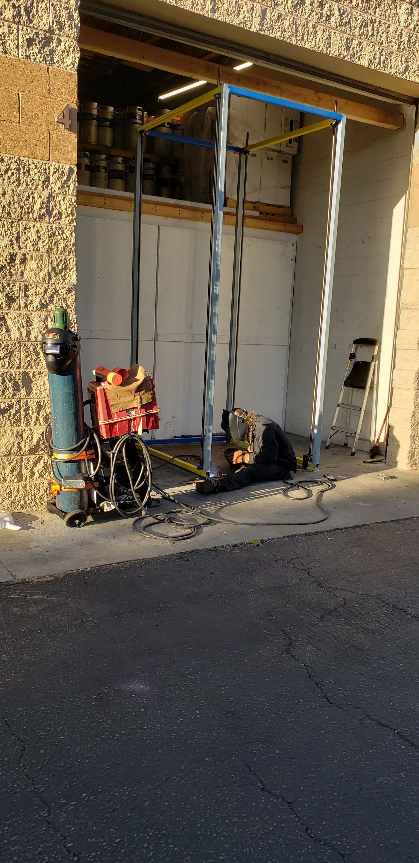 Welding the frame legs for the depalletizer