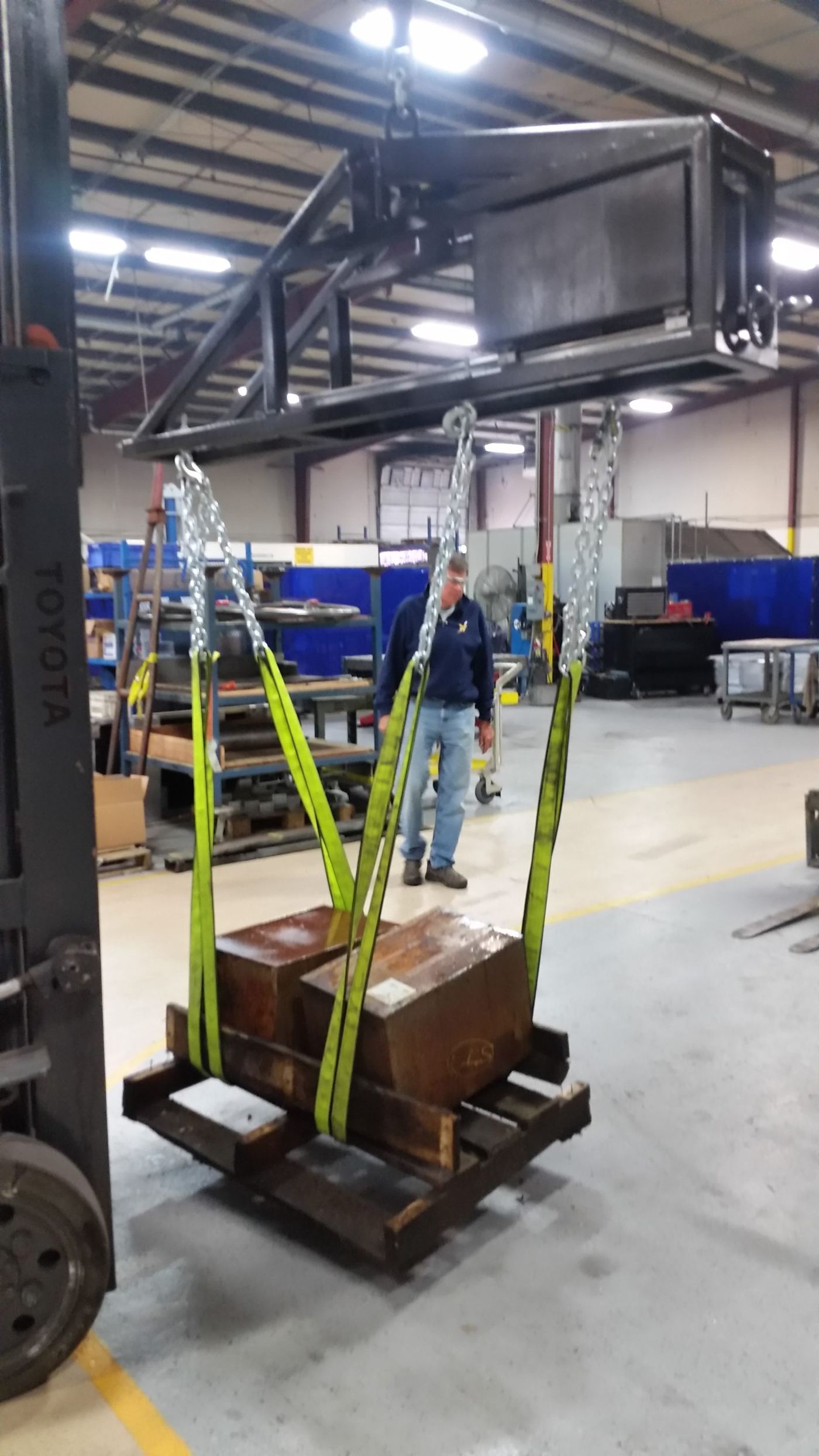 Counterweighted lifting tool